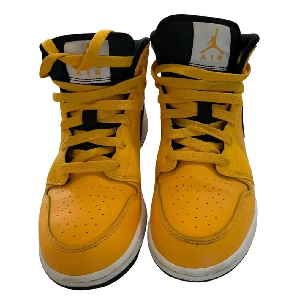 Nike air Jordan 1 mid university gold.‎ Size 4.5Y